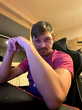 Snapshot of Shaiiboy chatting on 10.03.25 Shaiiboy online show from 10.03.25