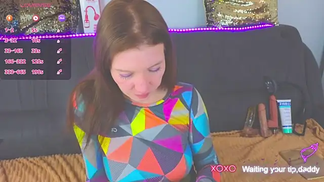 Snapshot of AlexaStoun chatting on 01.04.25 AlexaStoun online show from 01.04.25