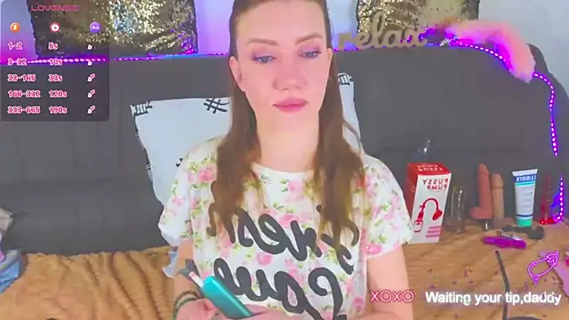 Snapshot of AlexaStoun chatting on 02.13.25 AlexaStoun online show from 02.13.25