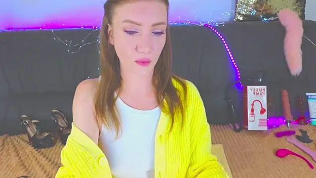 Snapshot of AlexaStoun chatting on 03.18.25 AlexaStoun online show from 03.18.25