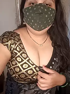 Snapshot of Love-priya chatting on 12.18.24 Love-priya online show from 12.18.24