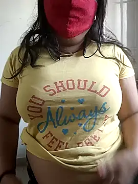 Snapshot of Love-priya chatting on 01.05.25 Love-priya online show from 01.05.25