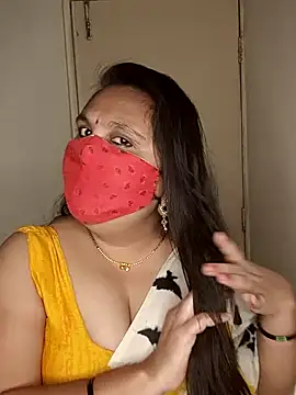 Snapshot of Love-priya chatting on 01.09.25 Love-priya online show from 01.09.25