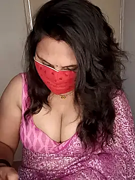 Snapshot of Love-priya chatting on 01.27.25 Love-priya online show from 01.27.25