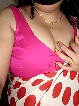 Snapshot of Love-priya chatting on 02.09.25 Love-priya online show from 02.09.25