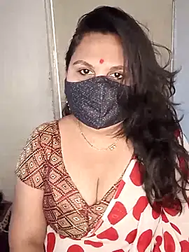 Snapshot of Love-priya chatting on 02.13.25 Love-priya online show from 02.13.25