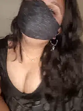 Snapshot of Love-priya chatting on 03.06.25 Love-priya online show from 03.06.25