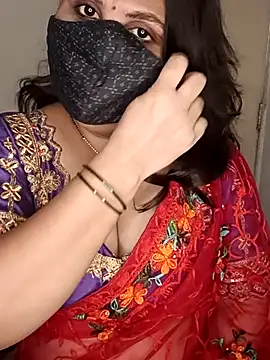 Snapshot of Love-priya chatting on 03.11.25 Love-priya online show from 03.11.25