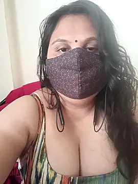 Snapshot of Love-priya chatting on 09.09.25 Love-priya online show from 09.09.25