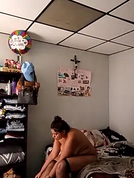 Snapshot of stefanie010 chatting on 10.28.25 stefanie010 online show from 10.28.25