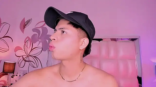 Snapshot of Niicky1_ chatting on 12.12.24 Niicky1  online show from 12.12.24