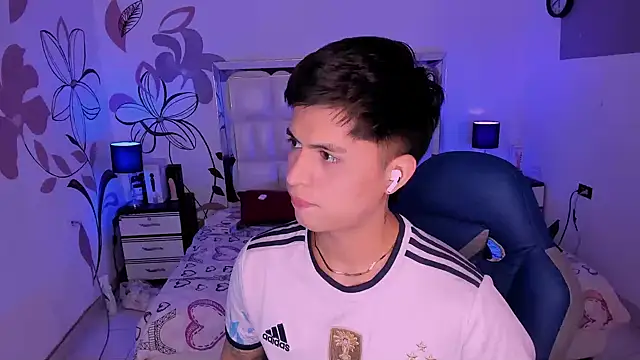 Snapshot of Niicky1_ chatting on 12.13.24 Niicky1  online show from 12.13.24