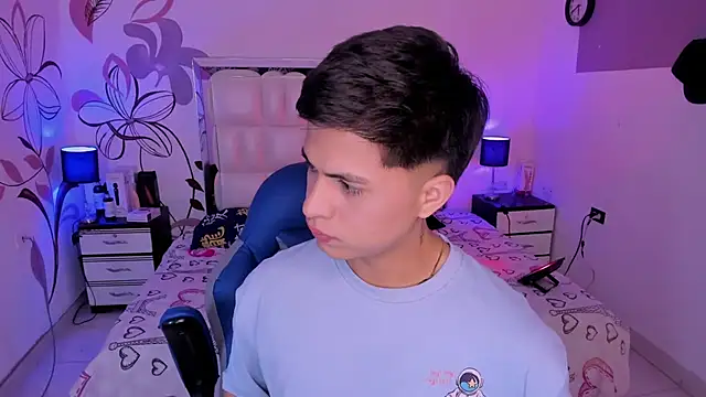 Snapshot of Niicky1_ chatting on 12.17.24 Niicky1  online show from 12.17.24