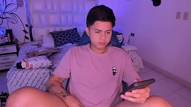 Snapshot of Niicky1_ chatting on 01.13.25 Niicky1  online show from 01.13.25