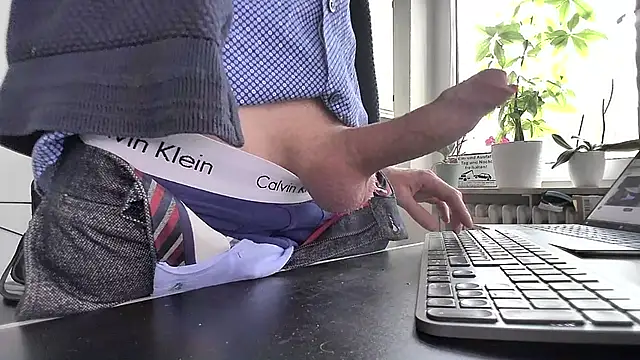 Snapshot of sperma_tributes chatting on 03.18.25 sperma tributes online show from 03.18.25