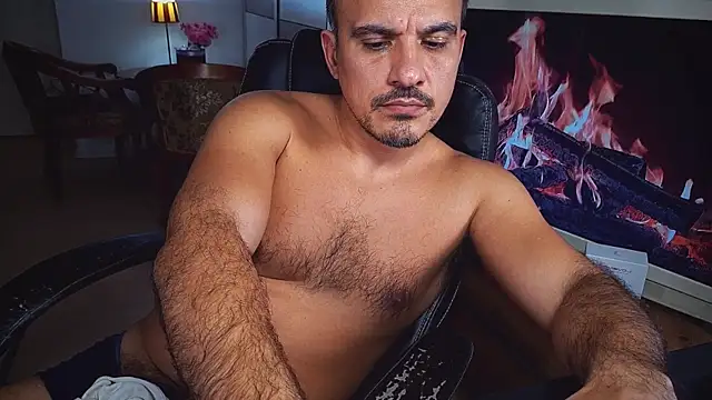 Snapshot of officeman7 chatting on 12.11.24 officeman7 online show from 12.11.24