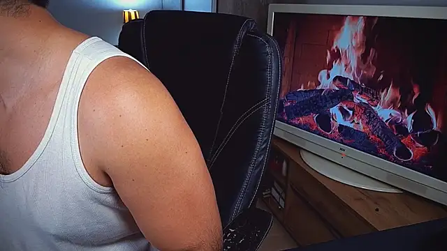 Snapshot of officeman7 chatting on 01.04.25 officeman7 online show from 01.04.25