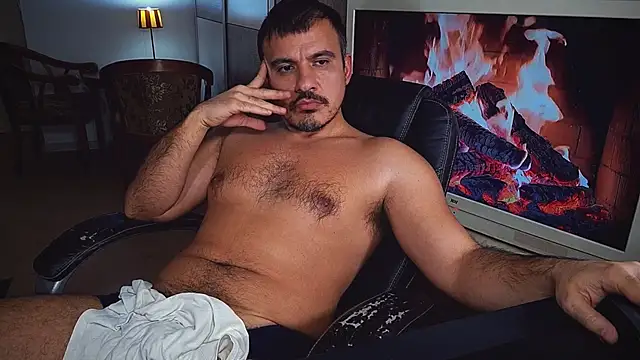 Snapshot of officeman7 chatting on 01.08.25 officeman7 online show from 01.08.25