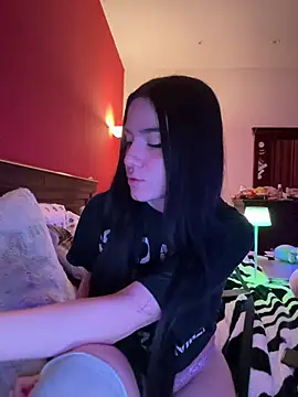 Snapshot of ShannonShanny chatting on 02.04.25 ShannonShanny online show from 02.04.25