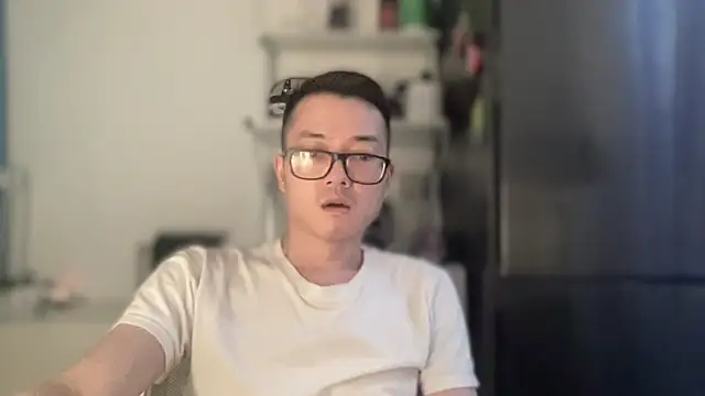 Snapshot of wangjian2324 chatting on 10.27.25 wangjian2324 online show from 10.27.25