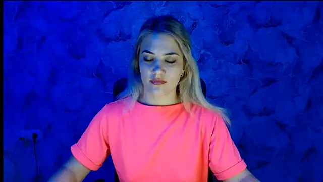 Snapshot of nika_gold1 chatting on 10.08.25 nika gold1 online show from 10.08.25