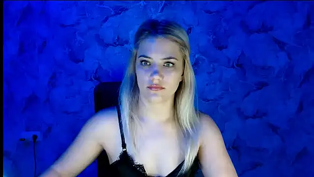 Snapshot of nika_gold1 chatting on 10.13.25 nika gold1 online show from 10.13.25