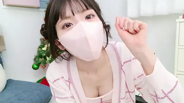 Snapshot of -minami- chatting on 12.19.24 -minami- online show from 12.19.24