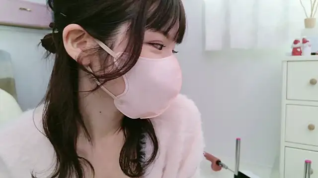 Snapshot of -minami- chatting on 12.22.24 -minami- online show from 12.22.24