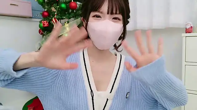 Snapshot of -minami- chatting on 12.27.24 -minami- online show from 12.27.24