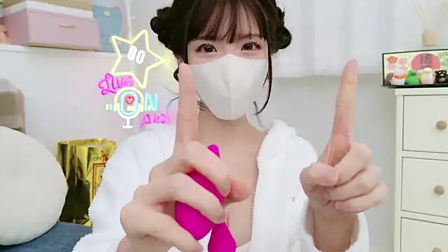 Snapshot of -minami- chatting on 01.10.25 -minami- online show from 01.10.25