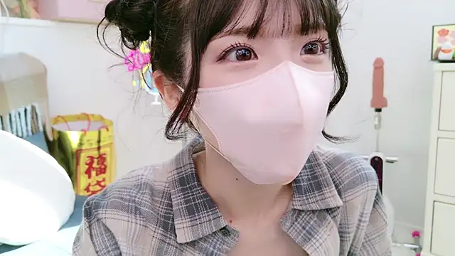 Snapshot of -minami- chatting on 01.19.25 -minami- online show from 01.19.25