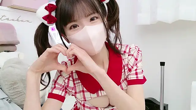 Snapshot of -minami- chatting on 02.14.25 -minami- online show from 02.14.25