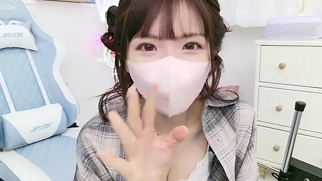 Snapshot of -minami- chatting on 03.22.25 -minami- online show from 03.22.25