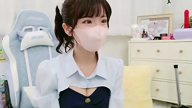 Snapshot of -minami- chatting on 09.27.25 -minami- online show from 09.27.25