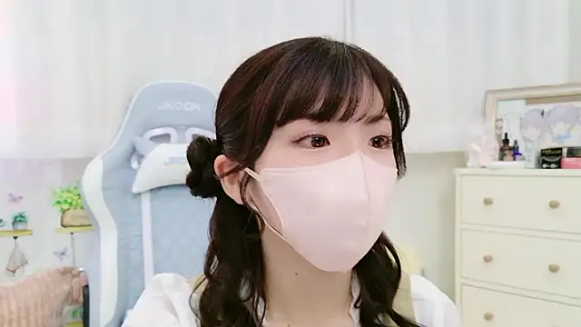 Snapshot of -minami- chatting on 10.02.25 -minami- online show from 10.02.25