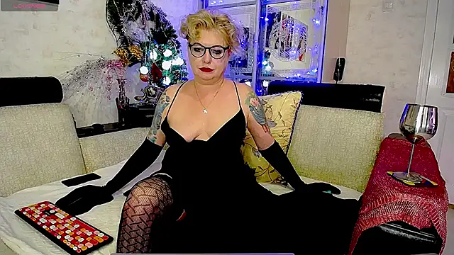 Snapshot of -Yourwoman- chatting on 12.24.24 -Yourwoman- online show from 12.24.24