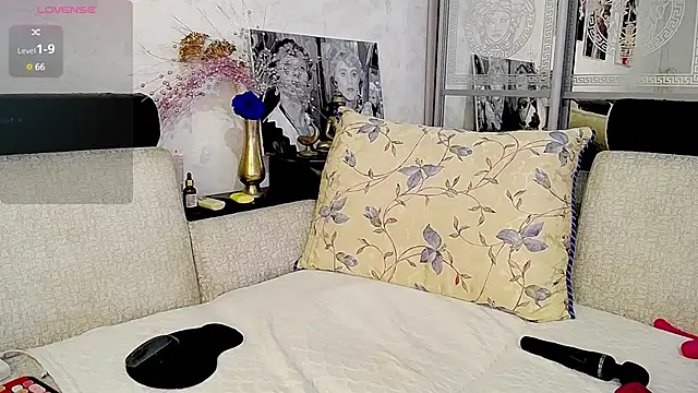 Snapshot of -Yourwoman- chatting on 02.01.25 -Yourwoman- online show from 02.01.25