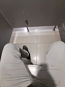 Snapshot of johny_69d@xh chatting on 12.17.24 johny 69dxh online show from 12.17.24