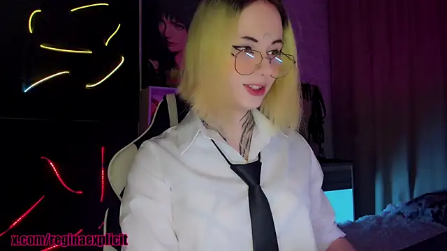 Snapshot of snake__bites chatting on 09.29.25 snake bites online show from 09.29.25