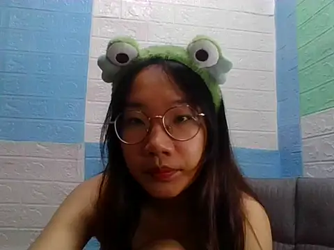 Snapshot of Nanoko chatting on 09.30.25 Nanoko online show from 09.30.25