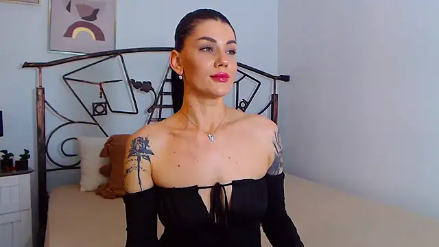 Snapshot of YvonneEverlee chatting on 12.14.24 YvonneEverlee online show from 12.14.24