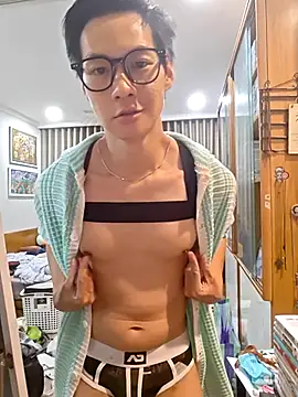 Snapshot of horny_slavedog chatting on 11.15.25 horny slavedog online show from 11.15.25