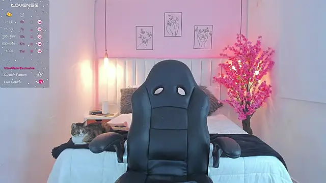 Snapshot of ivy_collins chatting on 03.22.25 ivy collins online show from 03.22.25