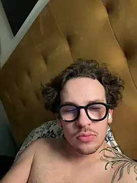 Snapshot of hardmecl chatting on 02.23.25 hardmecl online show from 02.23.25