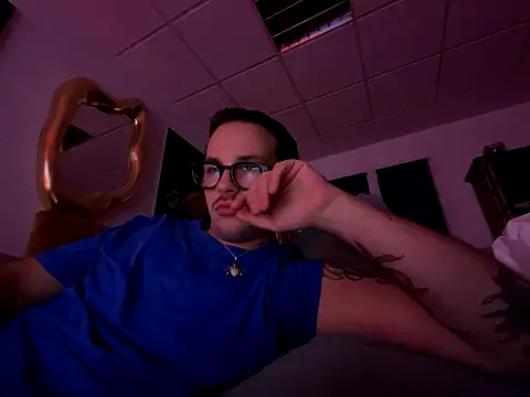 Snapshot of hardmecl chatting on 09.12.25 hardmecl online show from 09.12.25