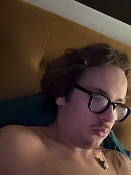 Snapshot of hardmecl chatting on 10.02.25 hardmecl online show from 10.02.25