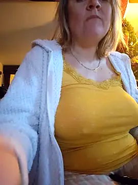 Snapshot of lady_charlyne chatting on 12.10.24 lady charlyne online show from 12.10.24