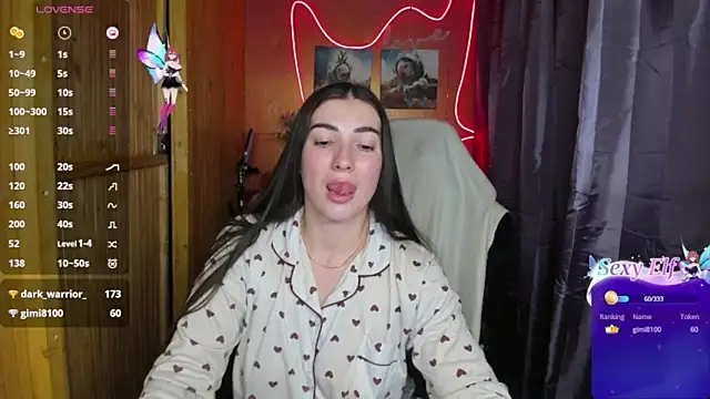 Snapshot of Fiery_Brunette_ chatting on 12.23.24 Fiery Brunette online show from 12.23.24