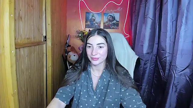 Snapshot of Fiery_Brunette_ chatting on 12.25.24 Fiery Brunette online show from 12.25.24