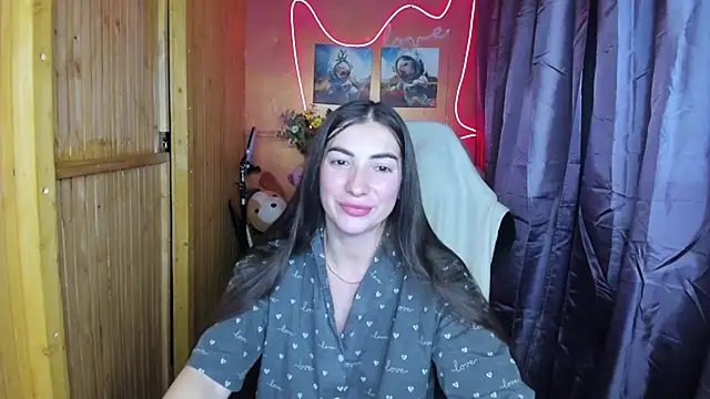 Snapshot of Fiery_Brunette_ chatting on 12.26.24 Fiery Brunette online show from 12.26.24